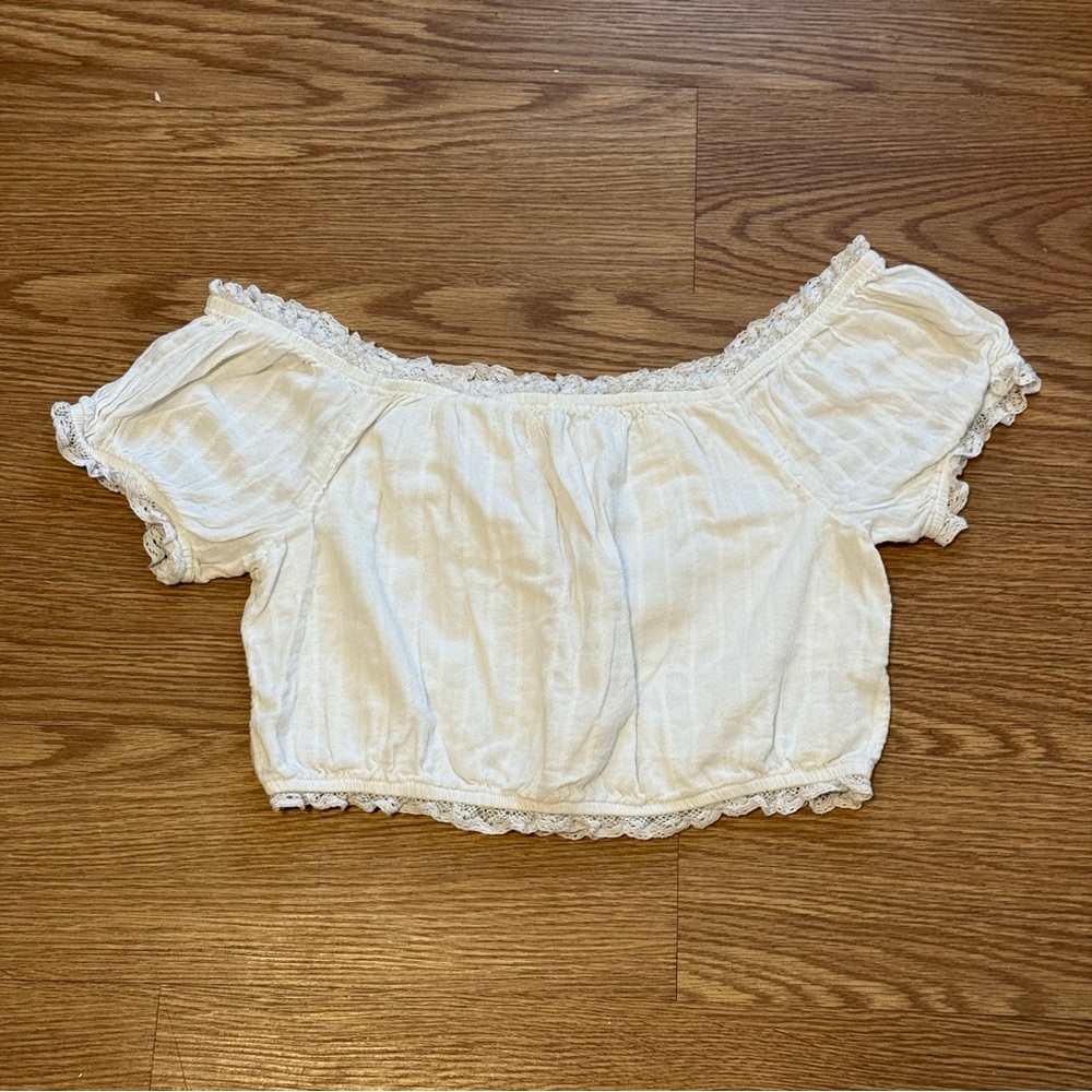 American Eagle Outfitters Off-Shoulder Cream Lace Crop Top Women’s Size M